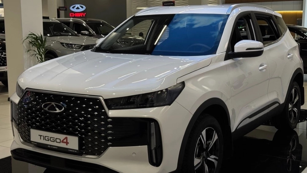 Chery Tiggo 4 исчез из продажи: остались два белых за 1,8 млн рублей