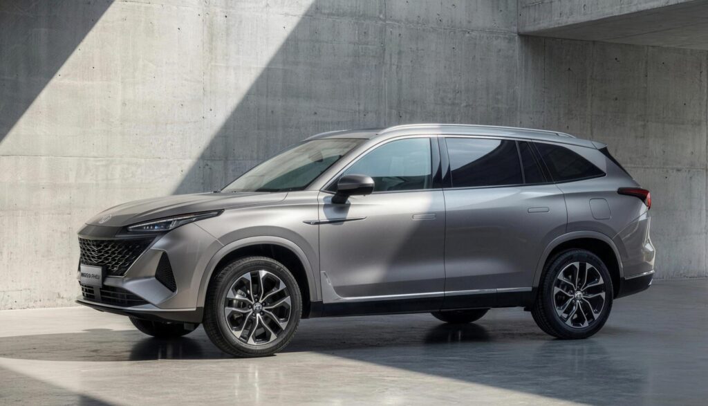 MG S9: семиместный гибрид за 34 тыс. фунтов дешевле VW на 10 тысяч