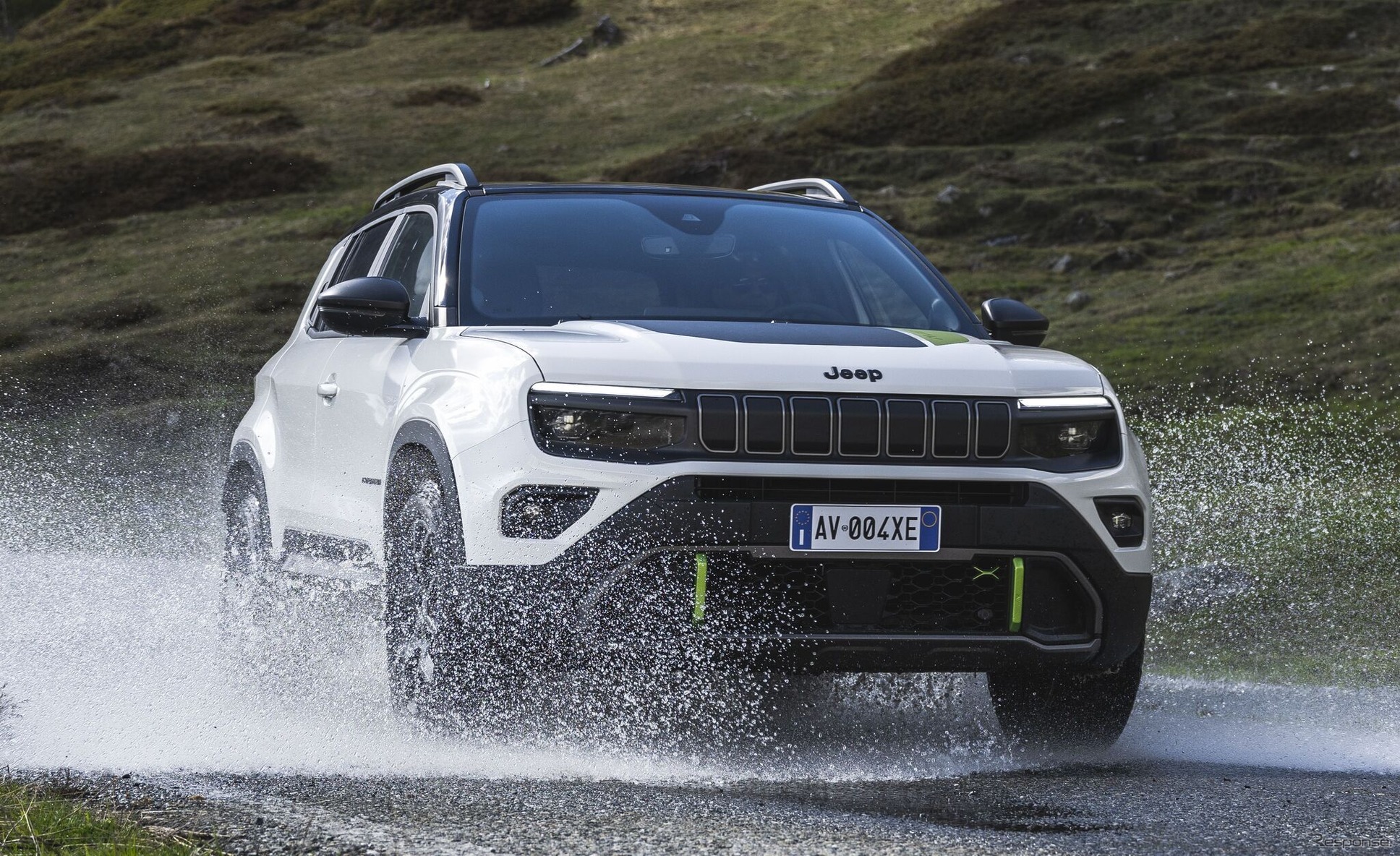 Jeep Avenger 4xe: первый полноприводный гибрид в истории бренда