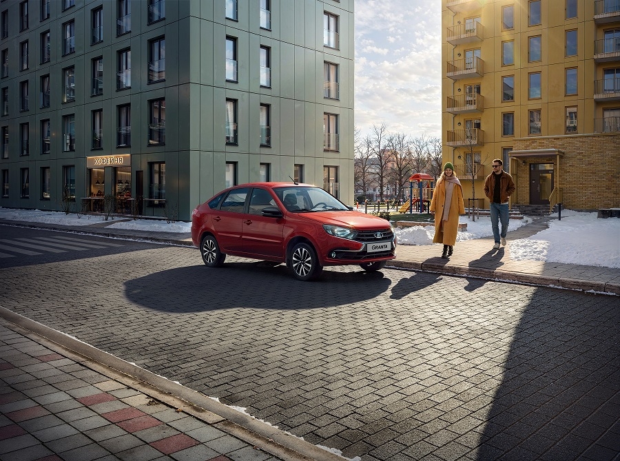 Lada Granta в марте — от 593 тыс. рублей и скидка до 40%