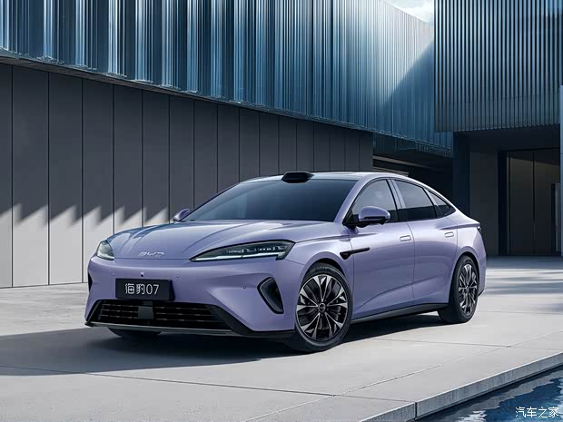 BYD Seal 07 EV дебютировал с запасом хода 705 км