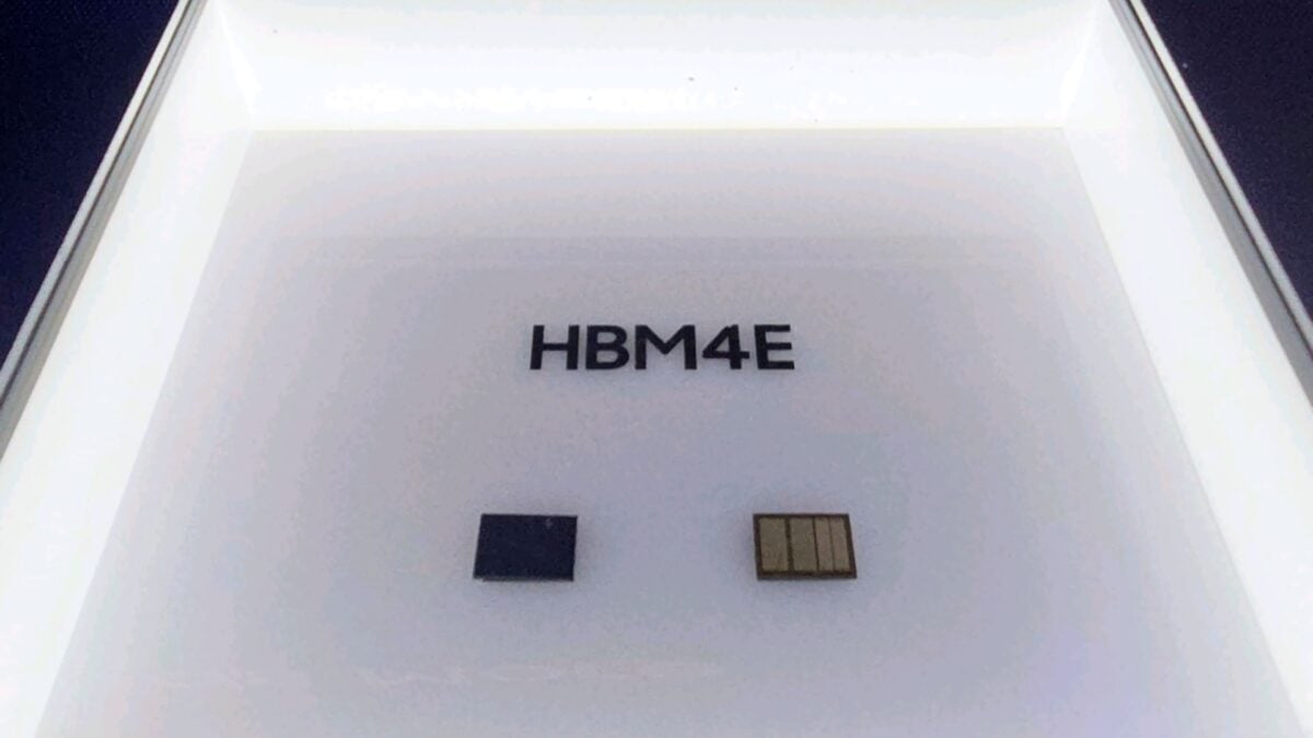 Samsung первой показала HBM4E с пропускной способностью 4 ТБ/с