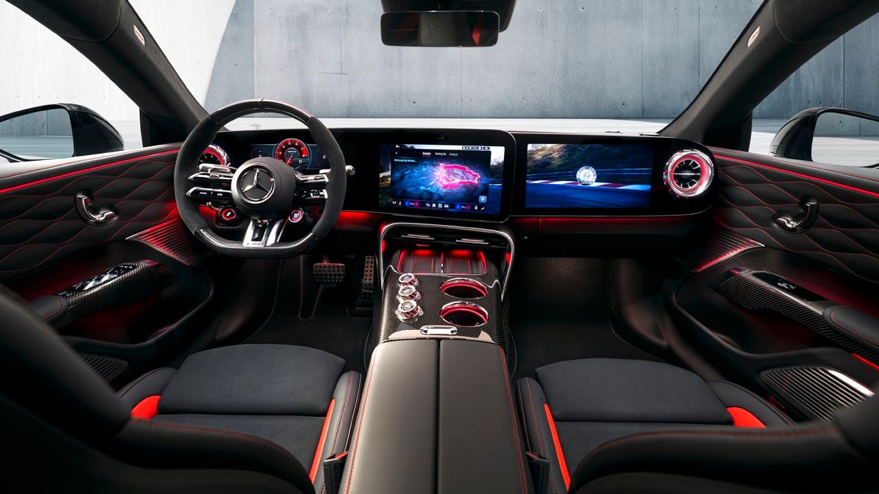 «AMG GT Electric» впервые показал салон: три экрана и рычаги как в F1