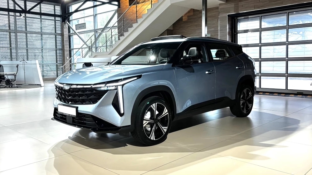 Эксперт Вихров объяснил, как дилеры «собирают» Geely Atlas до 2,69 млн рублей и почему версия 2.0 исчезла из салонов