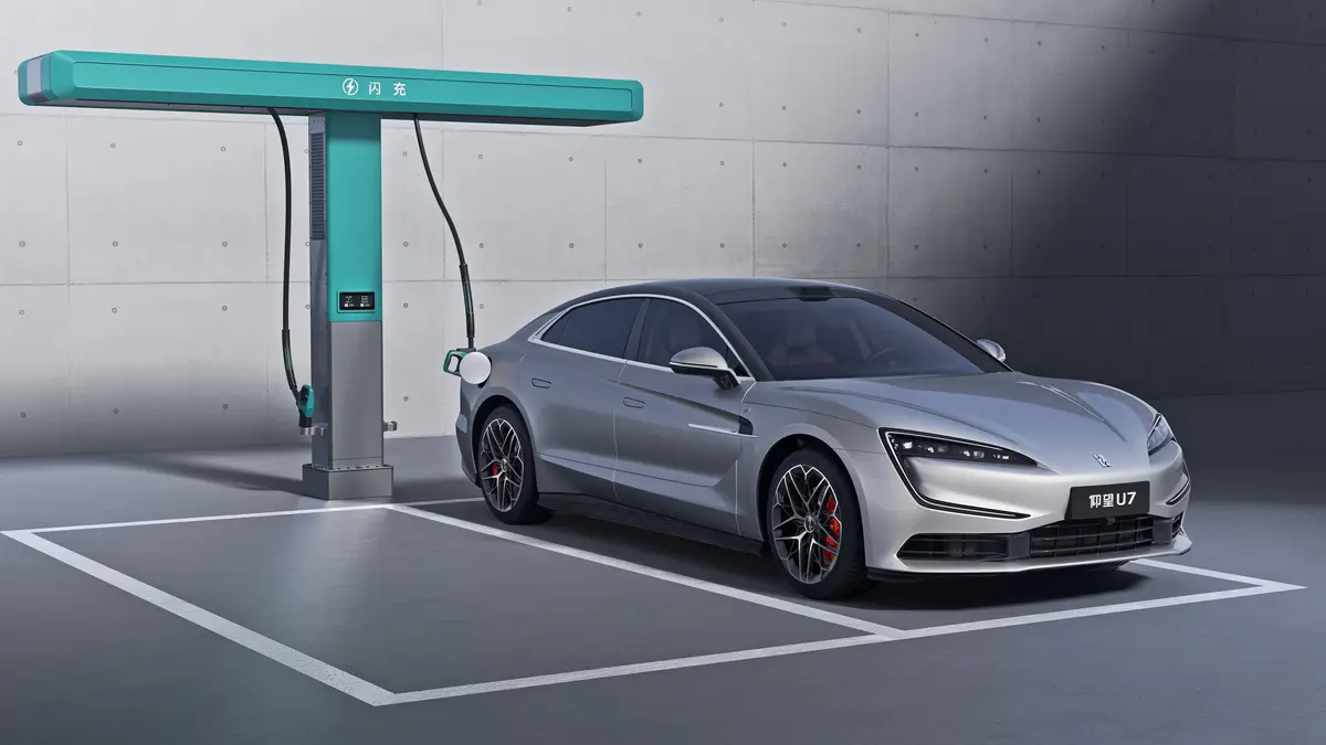 BYD зарядит электрокар до 70% за 5 минут: дебют Flash