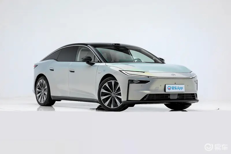 Компания Toyota раскрыла цены на новый bZ7: запас хода до 700 км хода