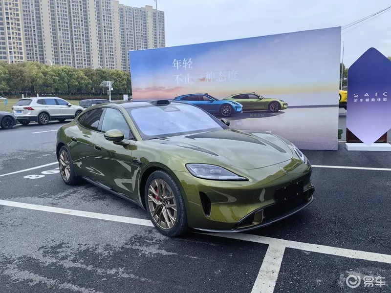 «Убийца» Xiaomi SU7 от Huawei уже у дилеров: запас хода — 905 км хода