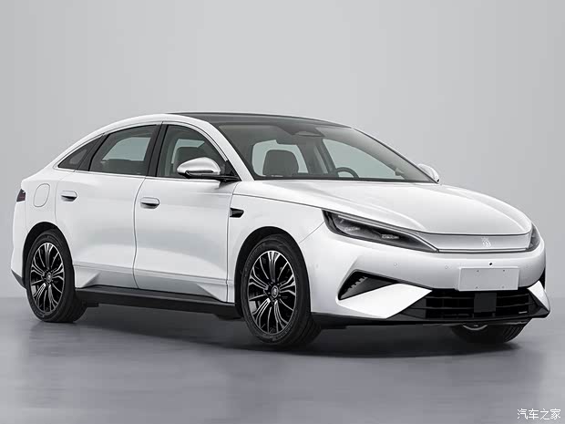 BYD Qin MAX дебютирует в Пекине: до 630 км хода и новый стиль