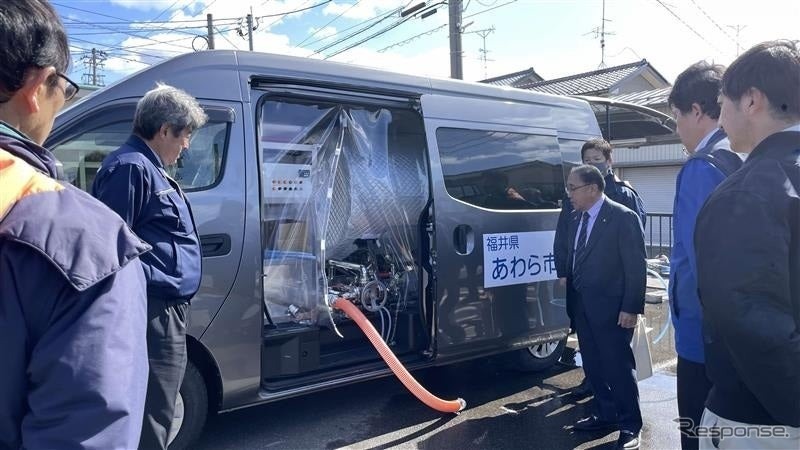 Японцы создали водовоз на базе Nissan Caravan для узких улиц