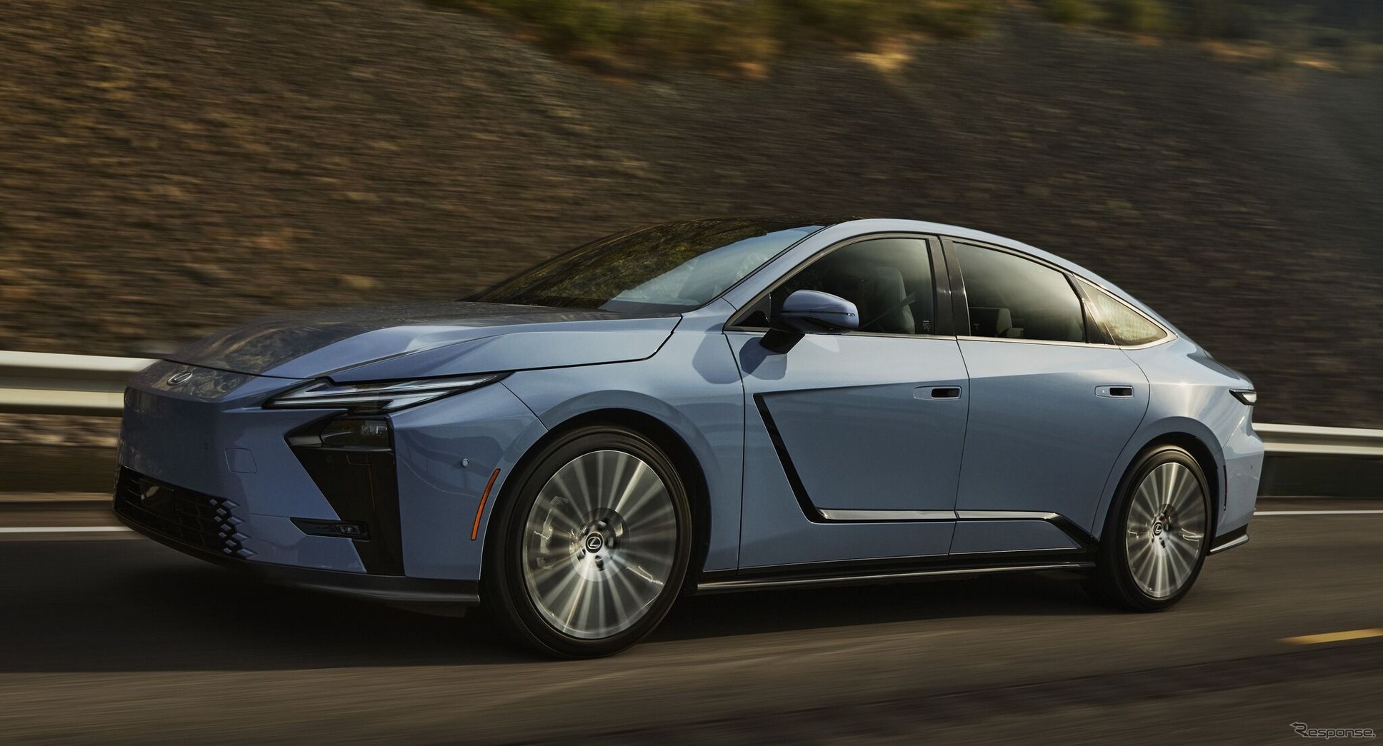 Lexus ES впервые стал электрическим — и уже продается в США