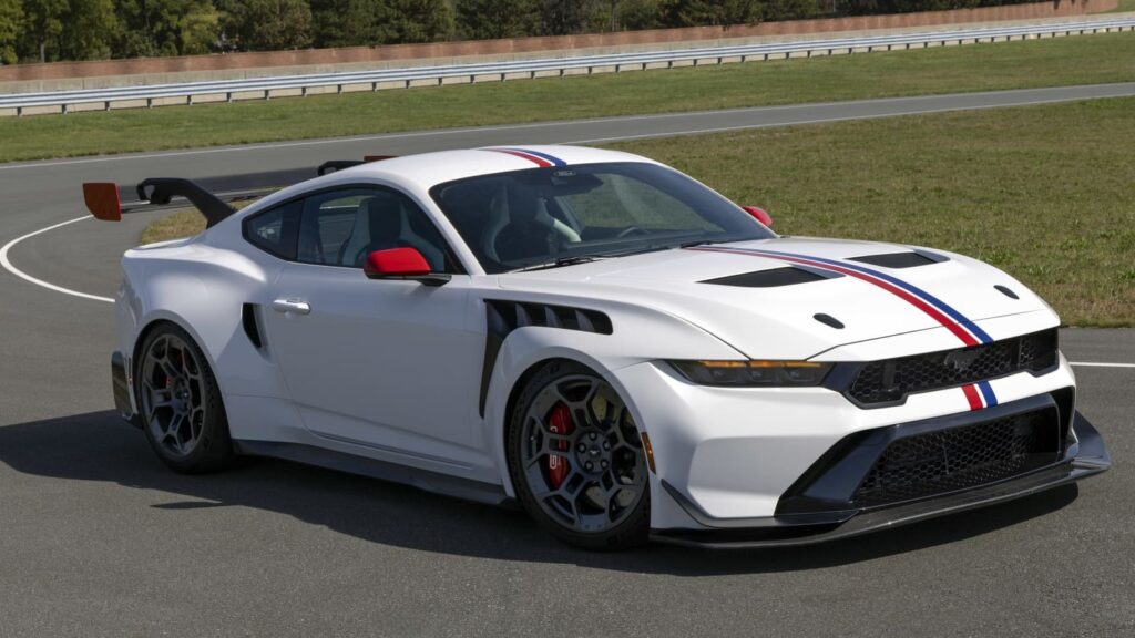 Ford начал принимать заявки на Mustang GTD за $325 000 в день его 62-летия