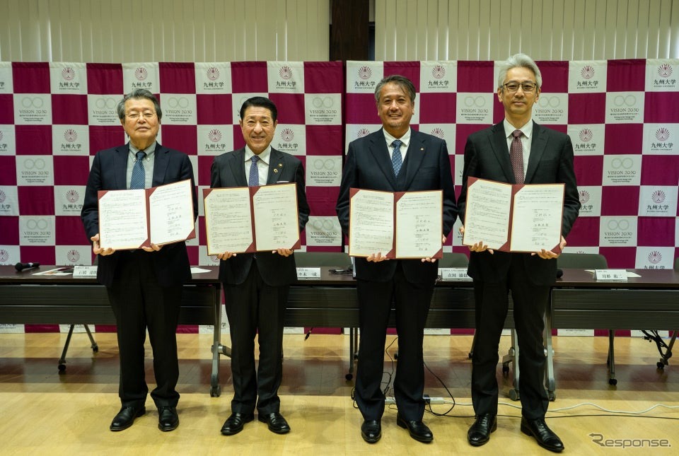 Toyota взялась за пробки и выбросы CO₂ на японском полуострове