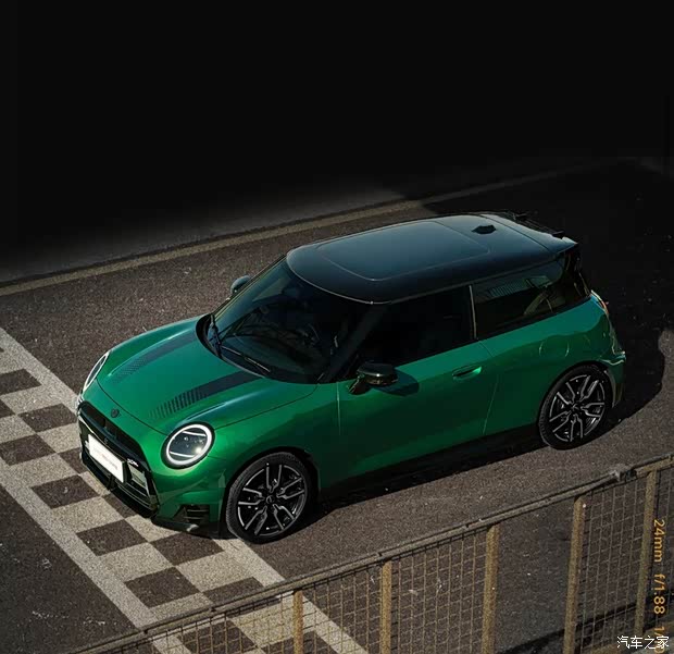 MINI Cooper SE Racer вышел на рынок Китая: цена и запас хода