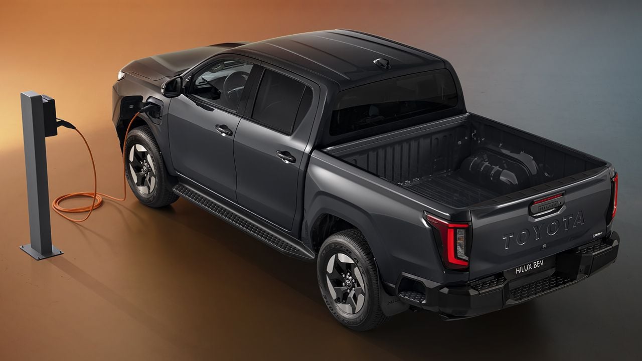 Toyota Hilux BEV: электропикап с запасом хода 385 км уже в продаже
