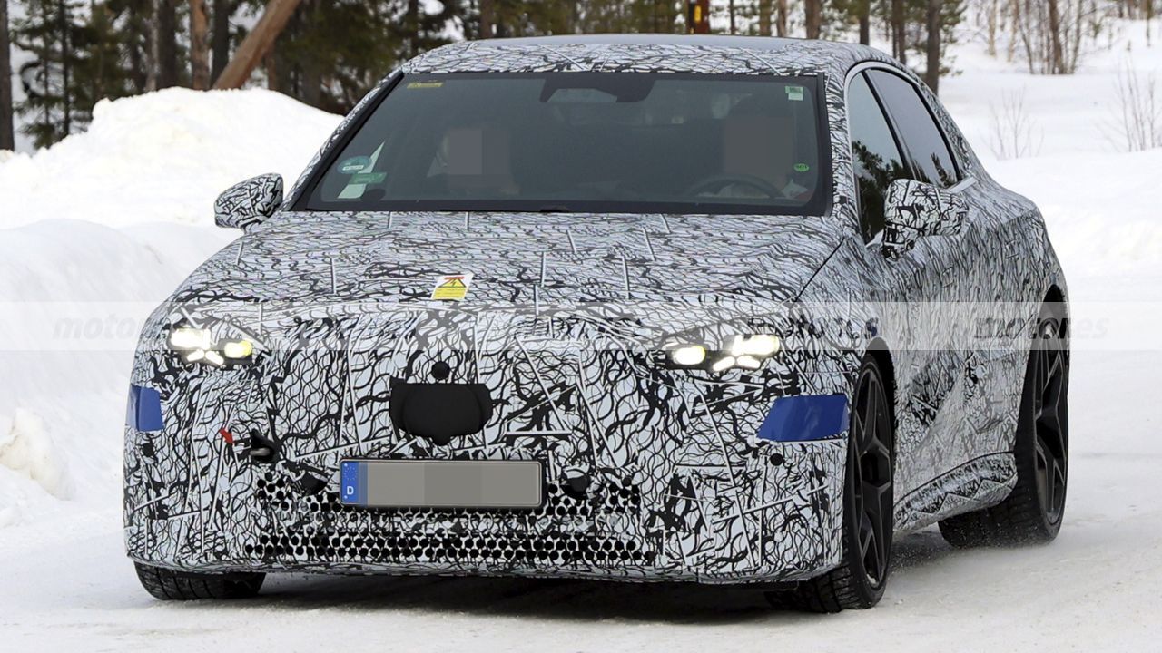 Шпионы раскрыли детали Mercedes-AMG C 53 Electric 2027 с мотором в 700 л.с.