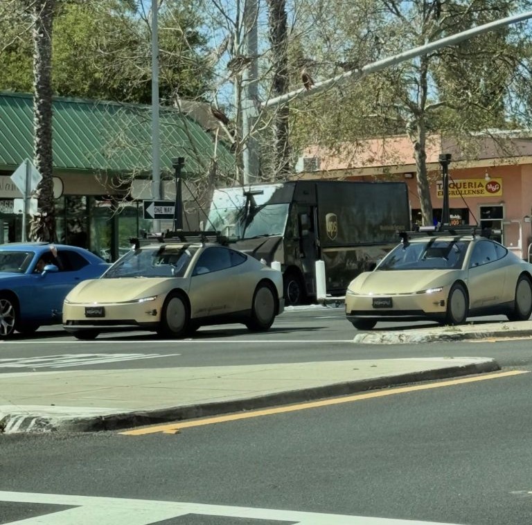 25 Cybercab замечены на заводе Tesla: серийное производство близко