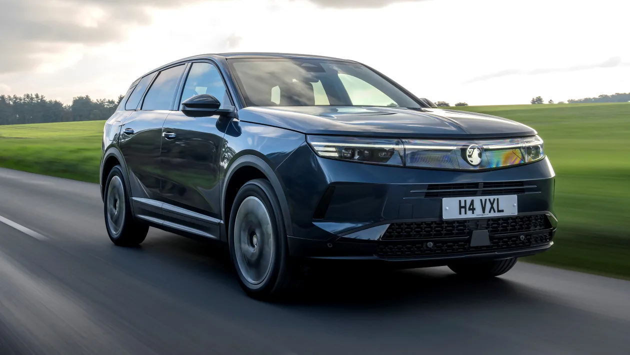 Vauxhall Grandland PHEV сохранил багажник 550 л — редкость среди гибридов