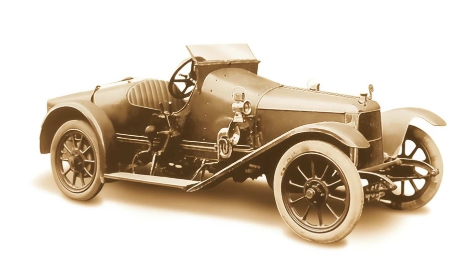Первый Aston Martin 1915 года: как Coal Scuttle изменил всё