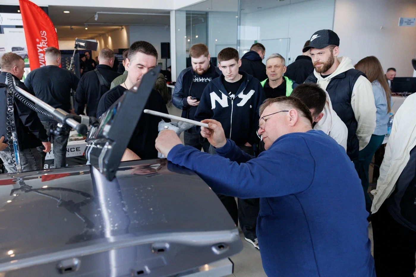 В Минске впервые провели чемпионат по удалению вмятин без покраски