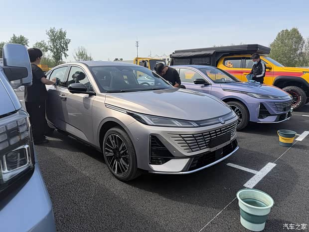 Changan Eado дебютирует в Пекине: 2,98 л/100 км у гибрида