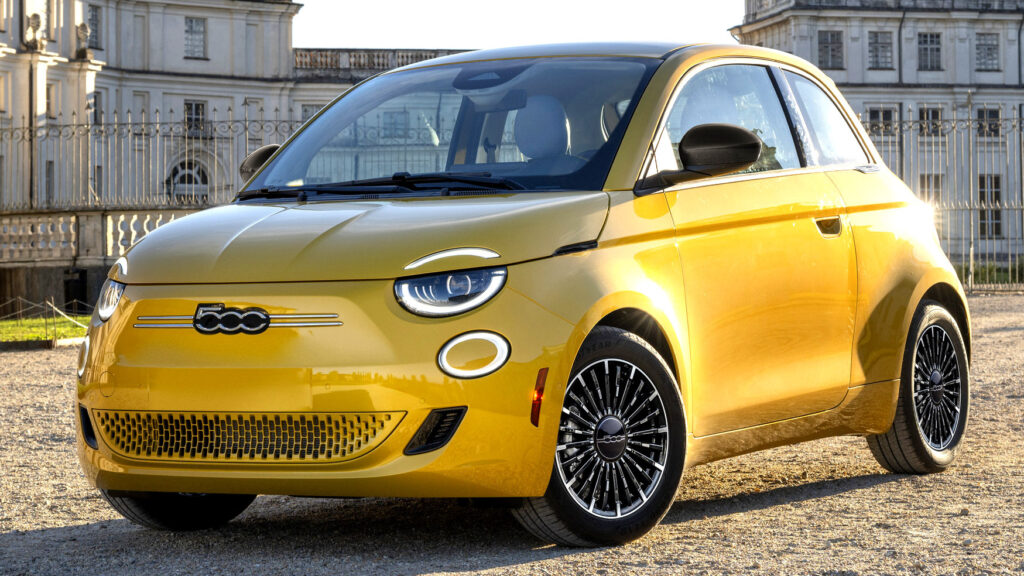 Fiat 500e 2026 подорожал на $5 200, но стал хуже конкурентов