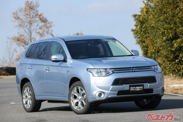 Mitsubishi Outlander PHEV: внедорожник с повадками Lancer Evo