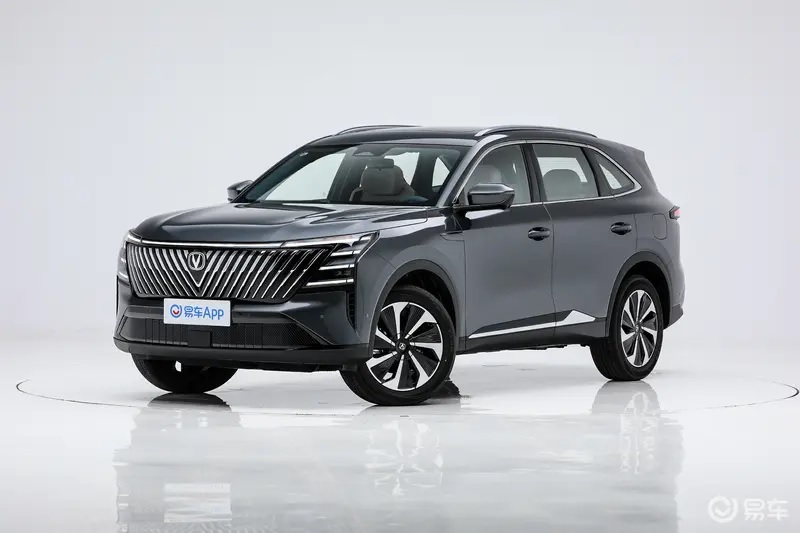 Changan CS75 PLUS четвёртого поколения дебютировал в Пекине. Авто показали на фото