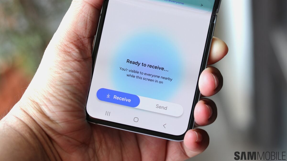 Samsung добавит в Quick Share функцию обмена файлов касанием