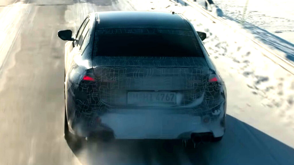 BMW 3 серии 2027 сняли на фото: четыре патрубка у не-M3