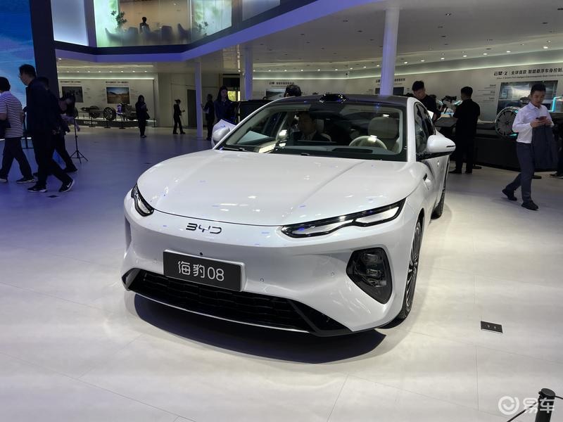 BYD Seal 08 дебютировал в Пекине: 1000 км хода и зарядка за 5 минут