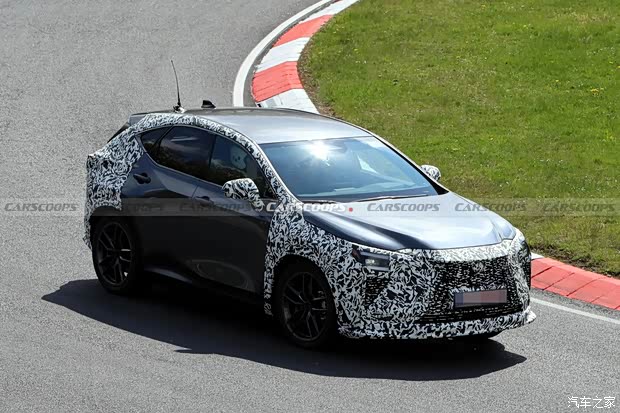 Обновленный Lexus NX «засветился» на дорожных тестах: двойная оптика и новый руль