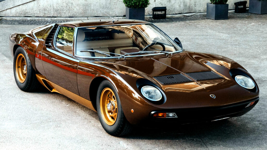Lamborghini восстановила Miura SV 1972 года за 3 года: результат показали впервые