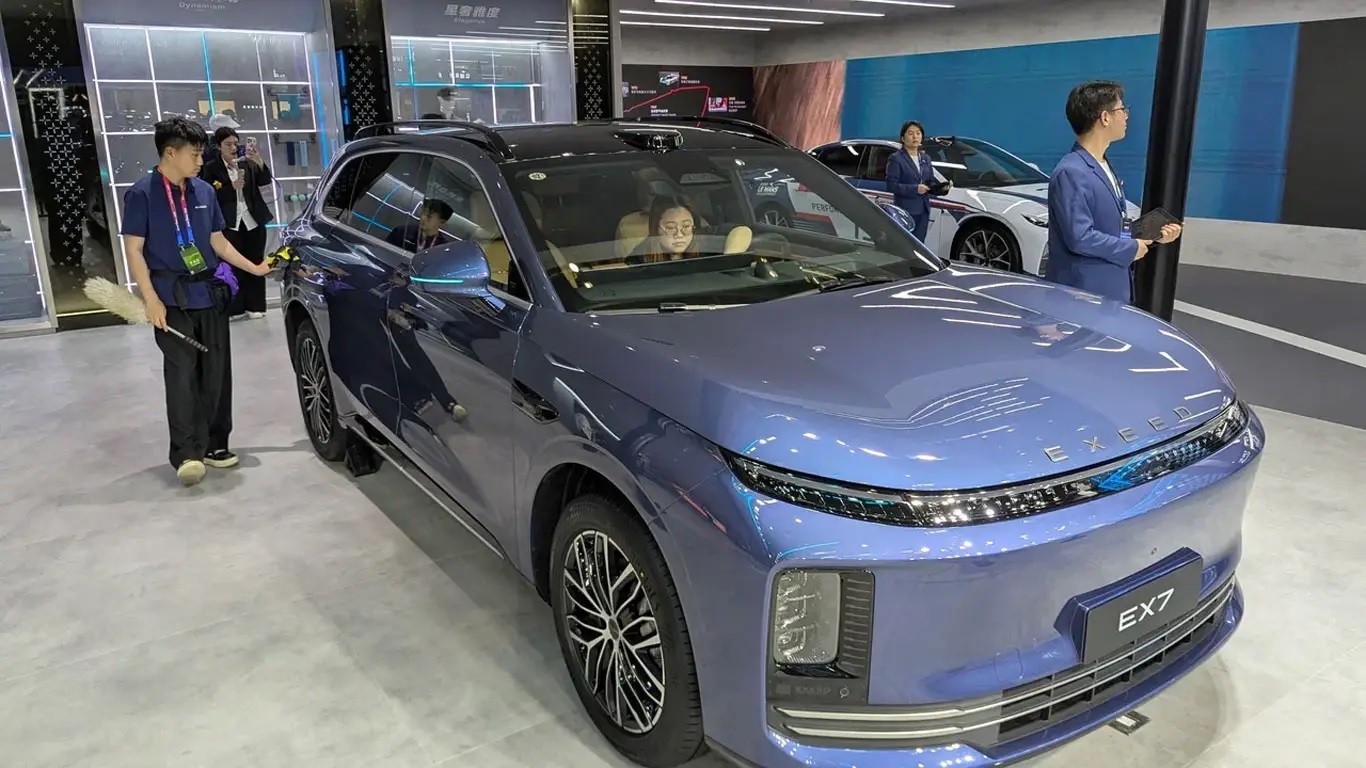 Exlantix показал флагманский EX9 и универсал ES GT сразу