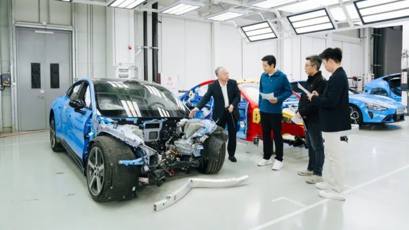 Xiaomi SU7 2026 собрал 40 000 заказов за первый день: что скрывает кузов