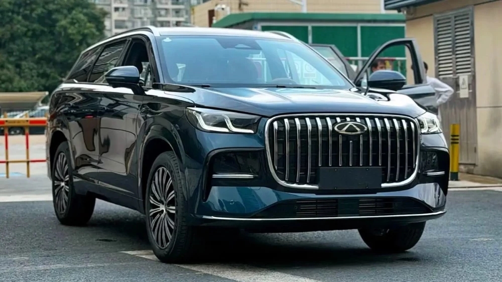 Chery Tiggo 9 нового поколения: 30-дюймовый экран 6K за 1,62 млн рублей