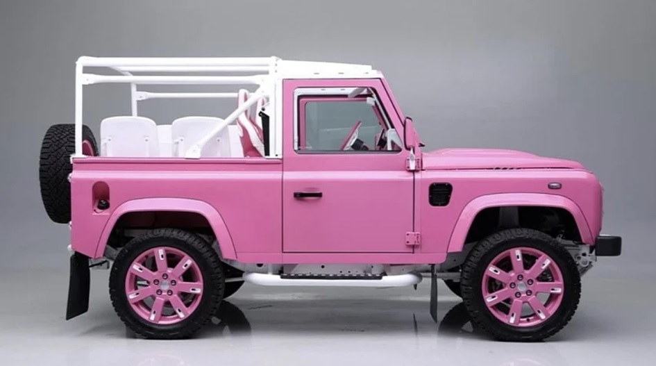 Розовый Land Rover Defender 1999 года уйдет с аукциона в США