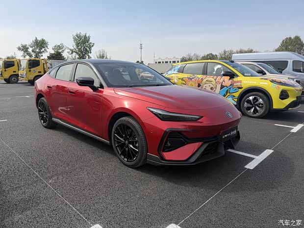 Changan UNI-V HEV дебютирует в Пекине: расход всего 4,28 л/100 км
