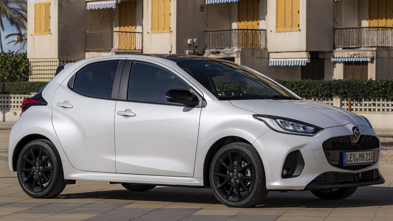 Mazda 2 Hybrid 2026 обновился, но мотор не тронули: что изменили