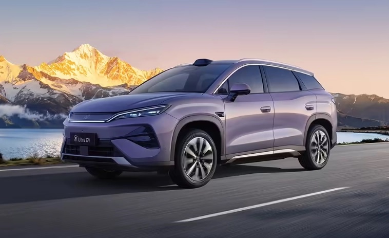 BYD Song Ultra EV заряжается с 10 до 70% за 5 минут