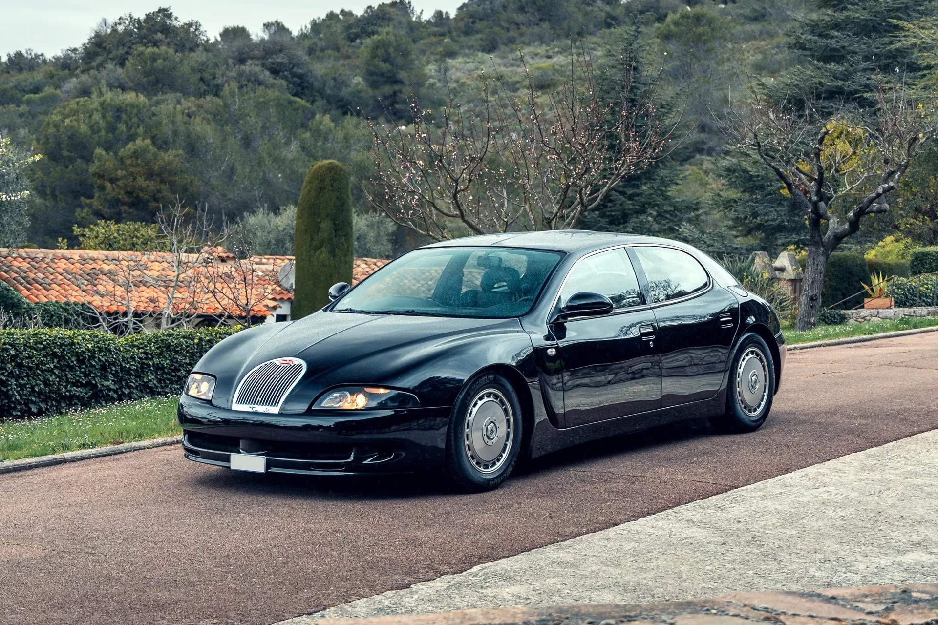 Только 3 экземпляра в мире: редчайший суперкар Bugatti EB112 за $2,3 млн