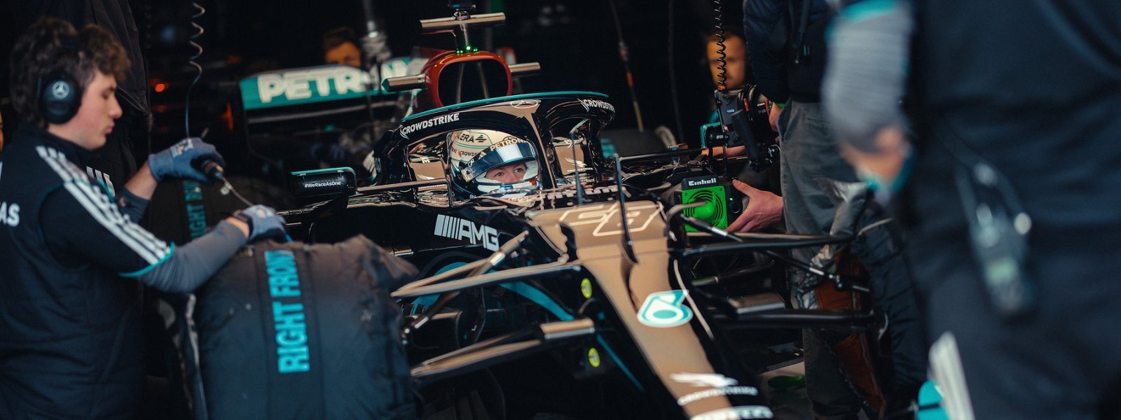 Дориан Пин впервые села в болид F1: 76 кругов на W12 Mercedes
