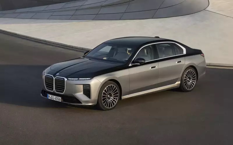 Обновленный BMW 7 Series привезут в РФ по параллельному импорту