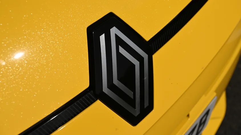 Renault нарастил продажи электрокаров на 40%: кто помог
