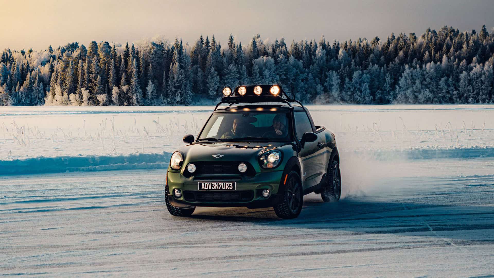 Единственный в мире пикап MINI Paceman испытали на льду