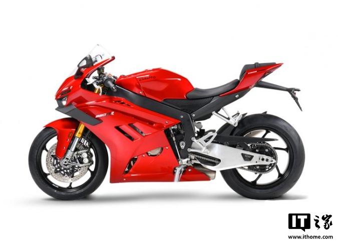 Zhang Xue 820RR впервые выиграл WSBK: 135 л.с. за 2,81 с