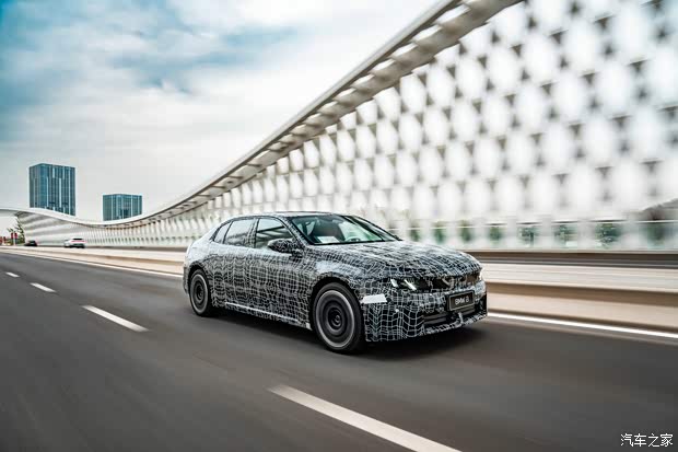 BMW покажет 16 новинок в Пекине: среди них удлиненный iX3 и обновленный i7