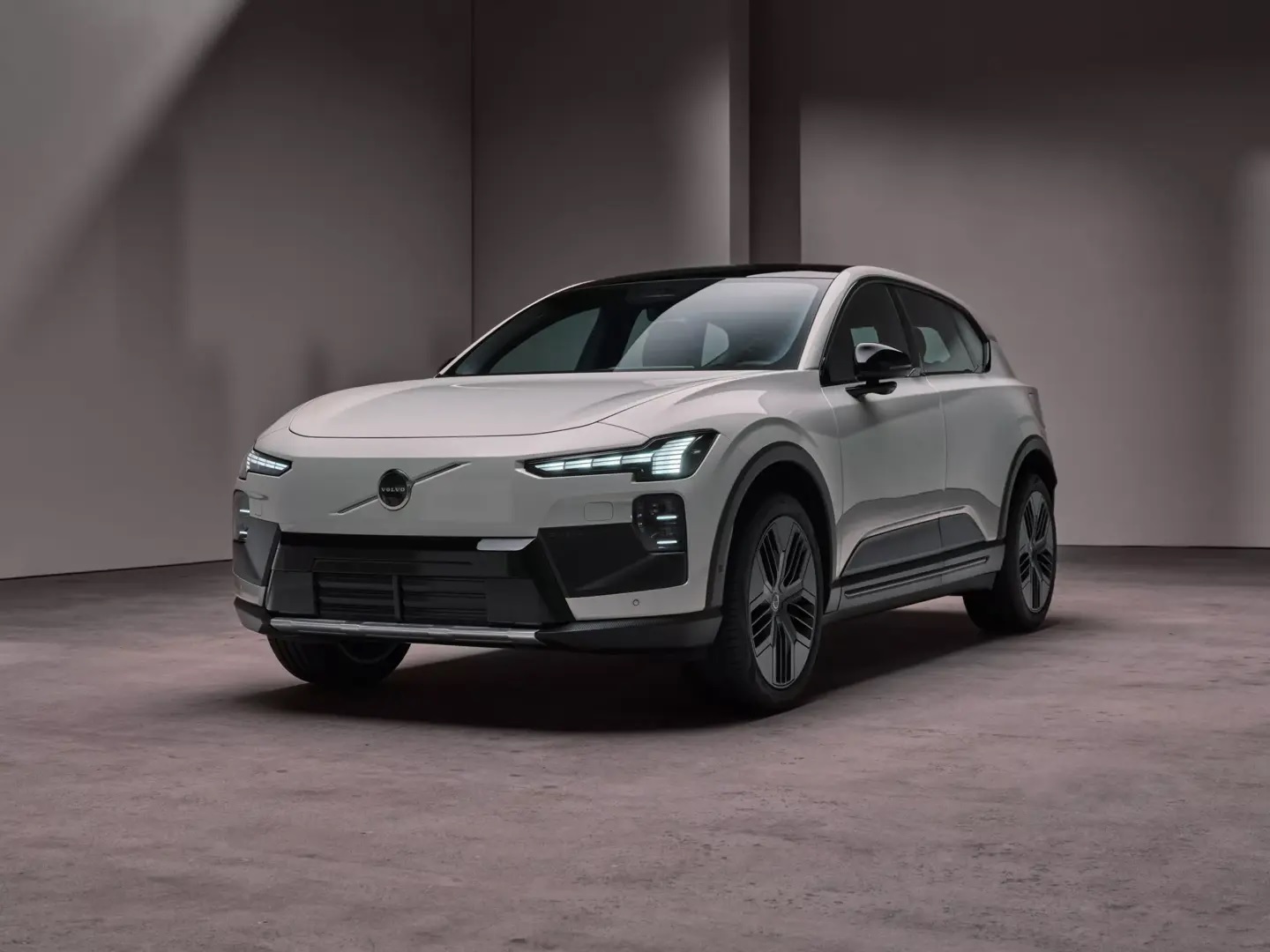 Volvo выпустит 40 000 электрических EX60 в этом году: спрос превзошел ожидания