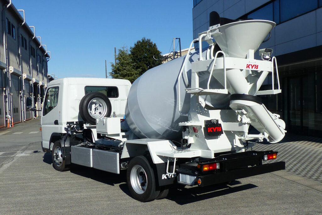 Kayaba впервые создала электробетоносмеситель: масла стало меньше на 87%