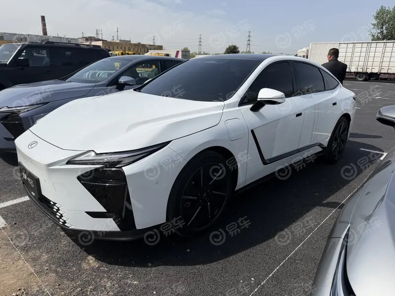 Новый Lexus ES дебютирует в 2026 году: гибрид и электро на замену ДВС