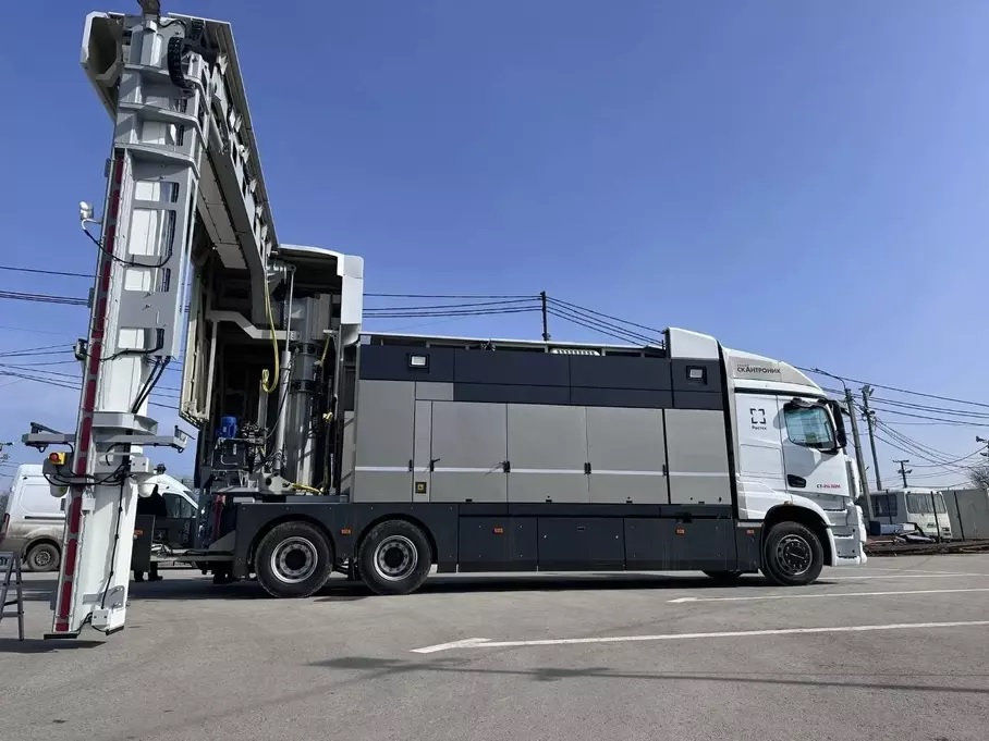 В России заработает система досмотра фур без остановки